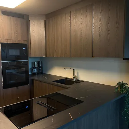 Newly Renovated 4br - Free Parking - Apartamento *