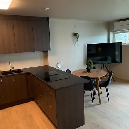 Newly Renovated 4br - Free Parking - *