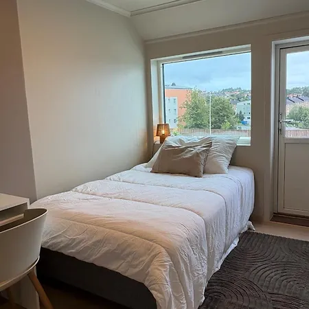 Newly Renovated 4br - Free Parking - *